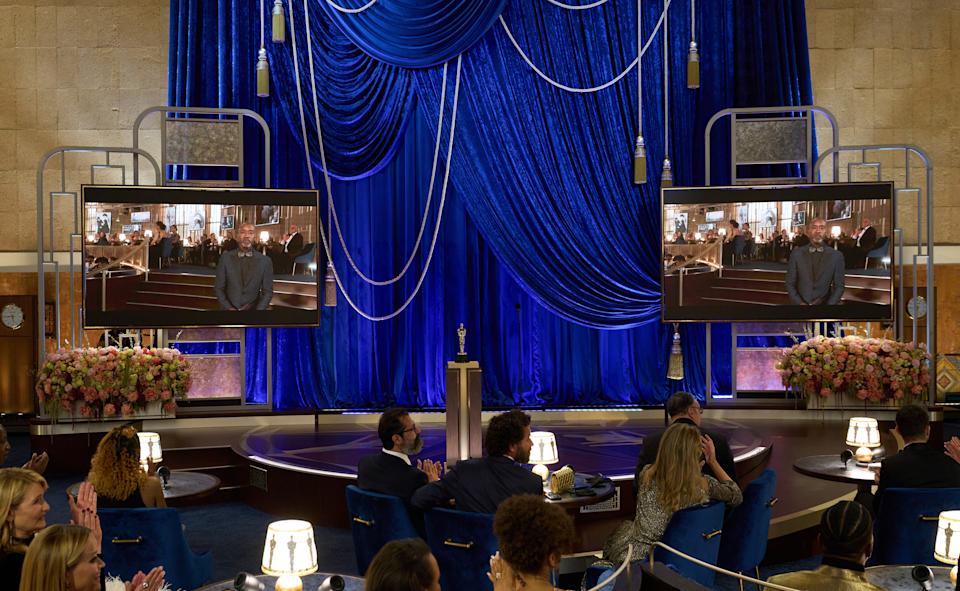 Screenshot of the Oscar's stage with two tv screens onstage streaming content 